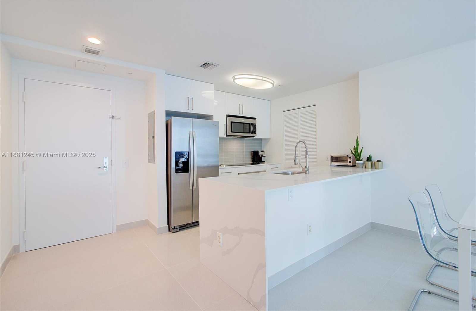 Small Image of 300 SOUTH BISCAYNE BLVD #T-2104, Miami Number 3