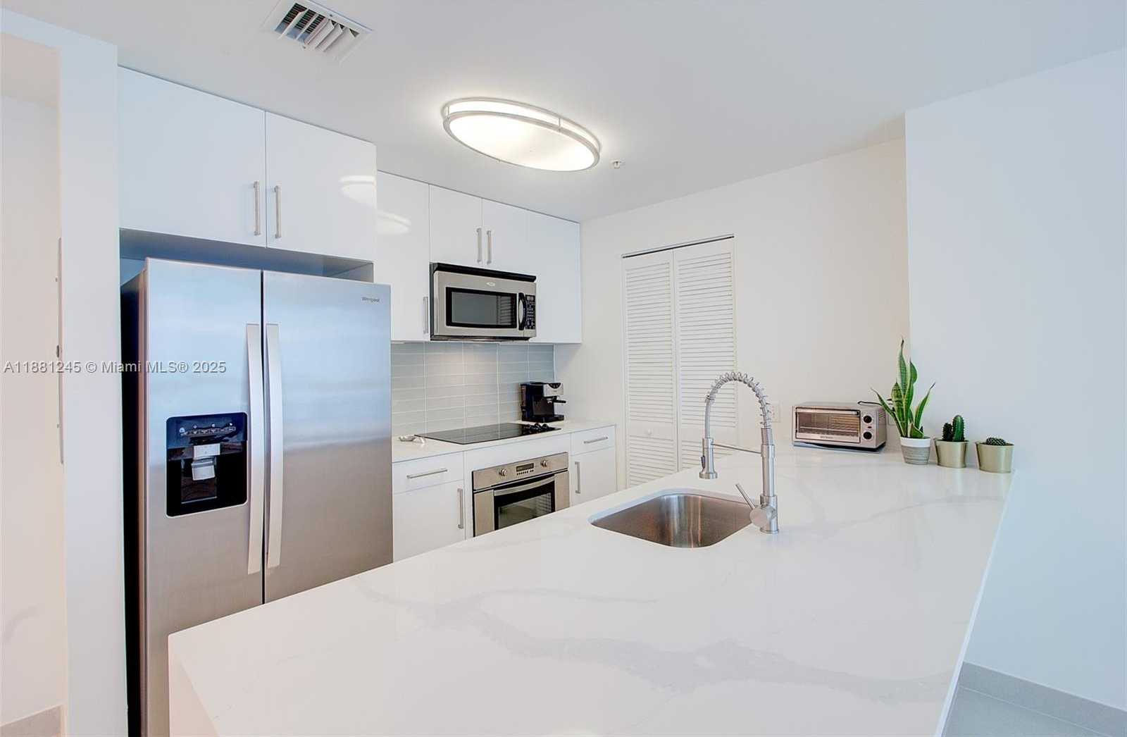 Small Image of 300 SOUTH BISCAYNE BLVD #T-2104, Miami Number 4