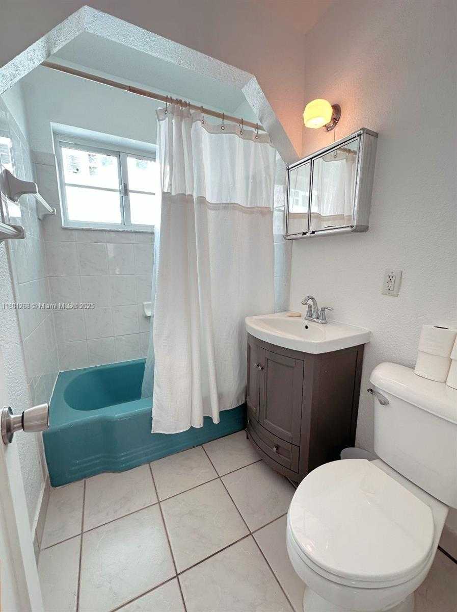 Small Image of 7445 HARDING AVE #213, Miami Beach Number 3