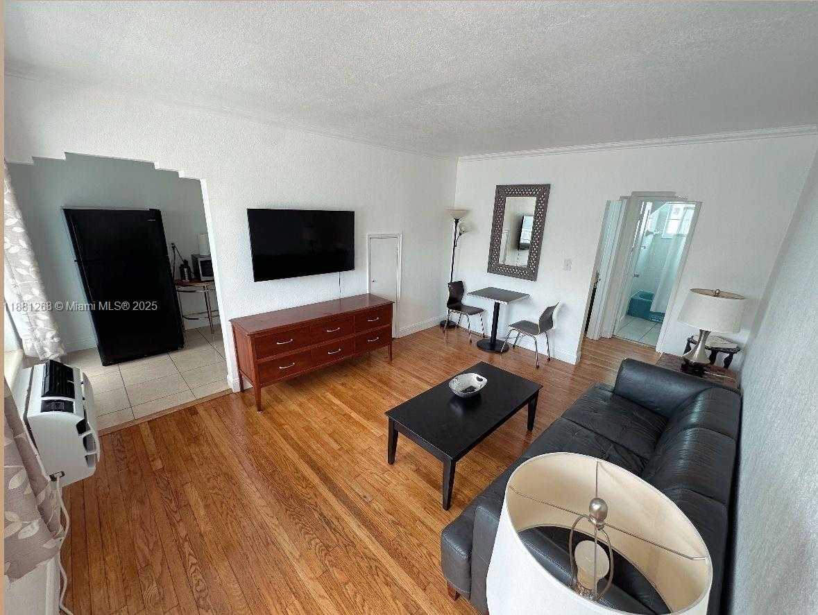 Small Image of 7445 HARDING AVE #213, Miami Beach Number 6
