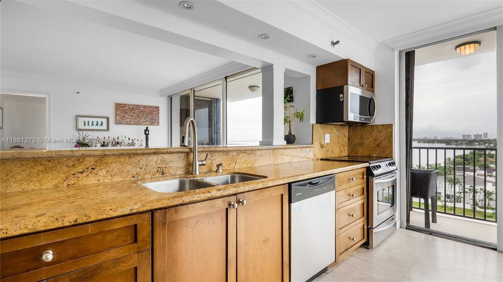 Small Image of 801 NORTH VENETIAN DR #1002, Miami Number 10