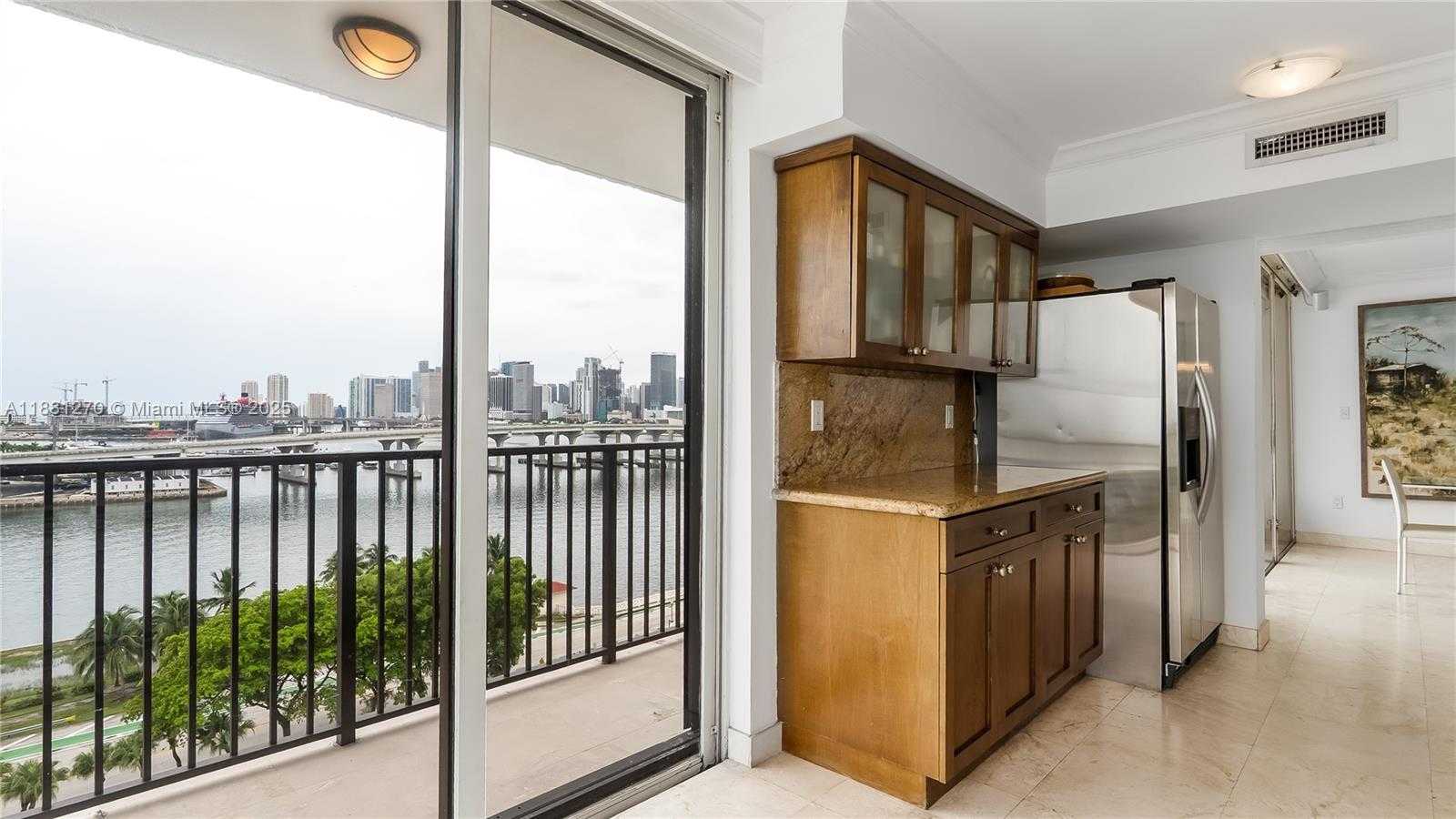 Small Image of 801 NORTH VENETIAN DR #1002, Miami Number 11