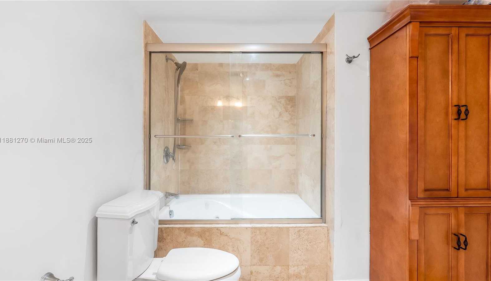 Small Image of 801 NORTH VENETIAN DR #1002, Miami Number 19