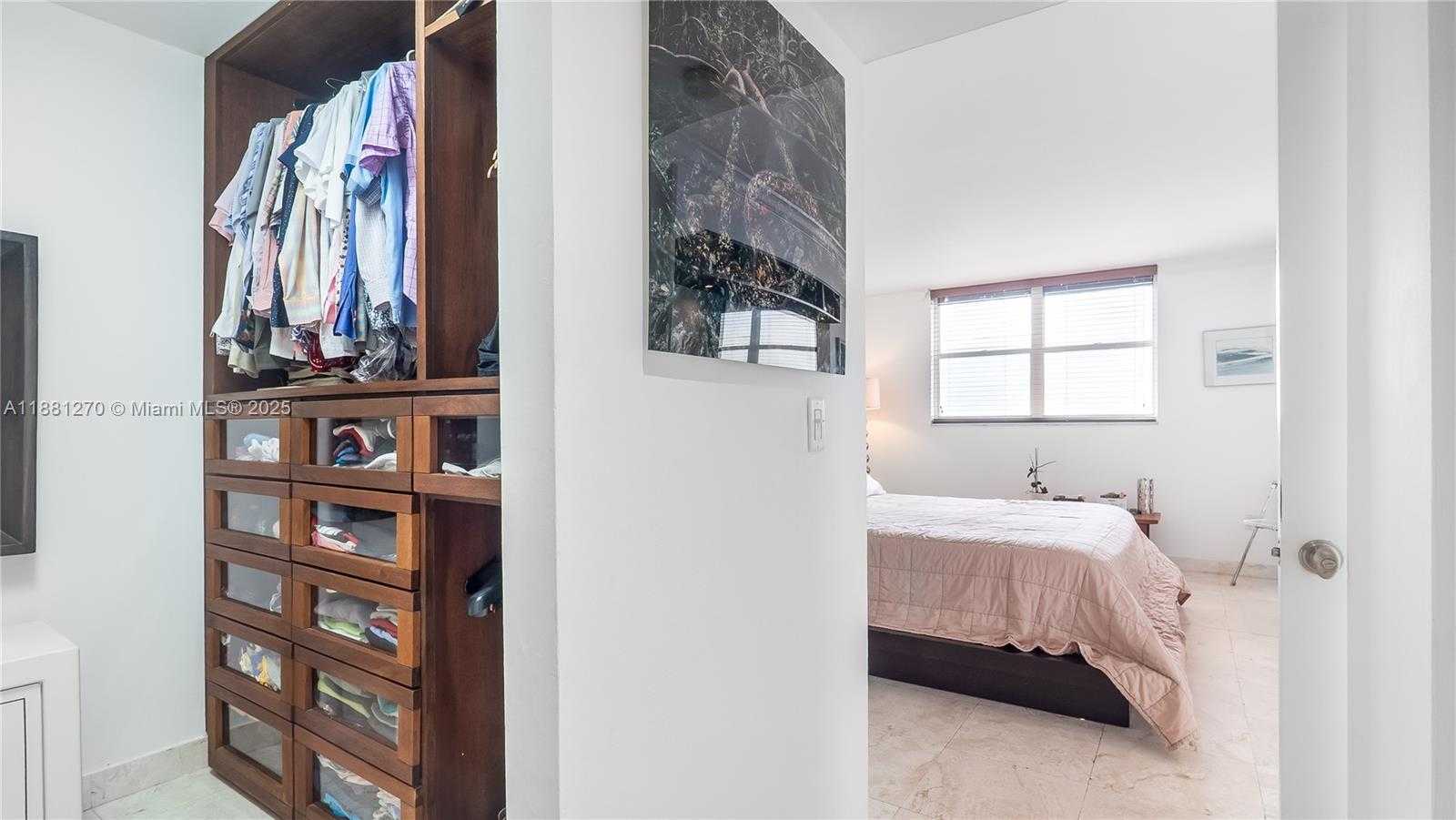 Small Image of 801 NORTH VENETIAN DR #1002, Miami Number 20