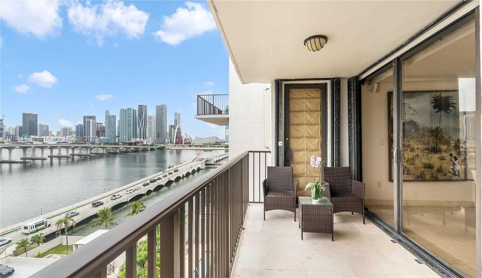 Small Image of 801 NORTH VENETIAN DR #1002, Miami Number 28