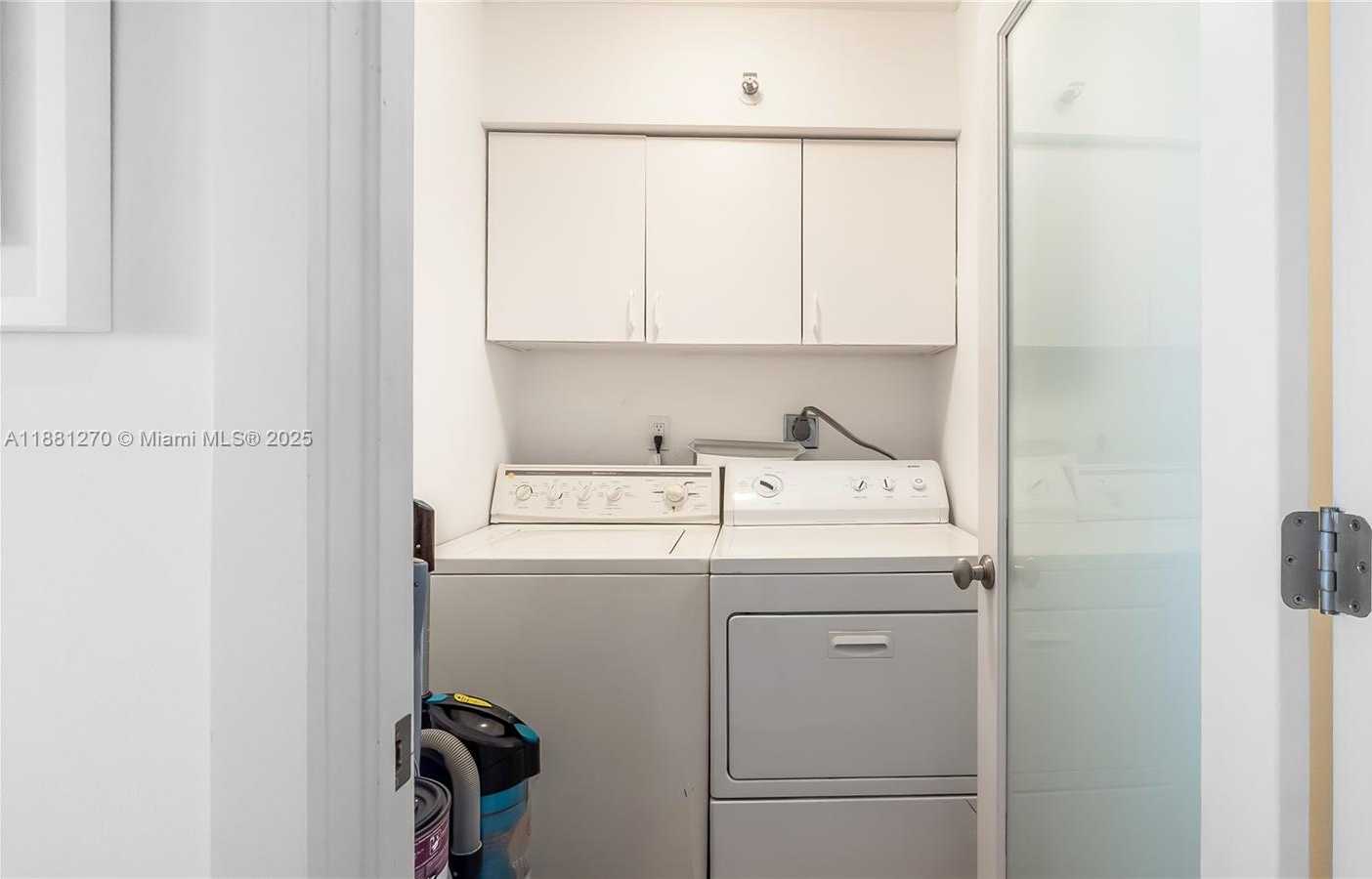 Small Image of 801 NORTH VENETIAN DR #1002, Miami Number 34