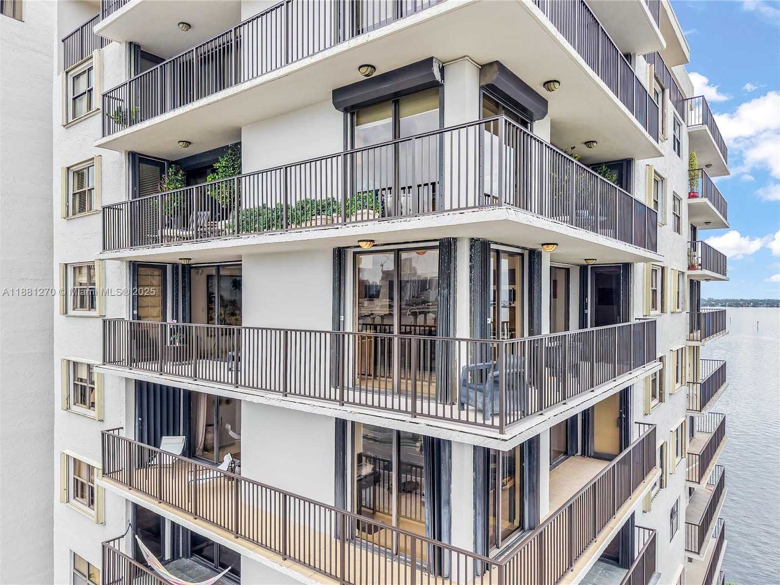Small Image of 801 NORTH VENETIAN DR #1002, Miami Number 36