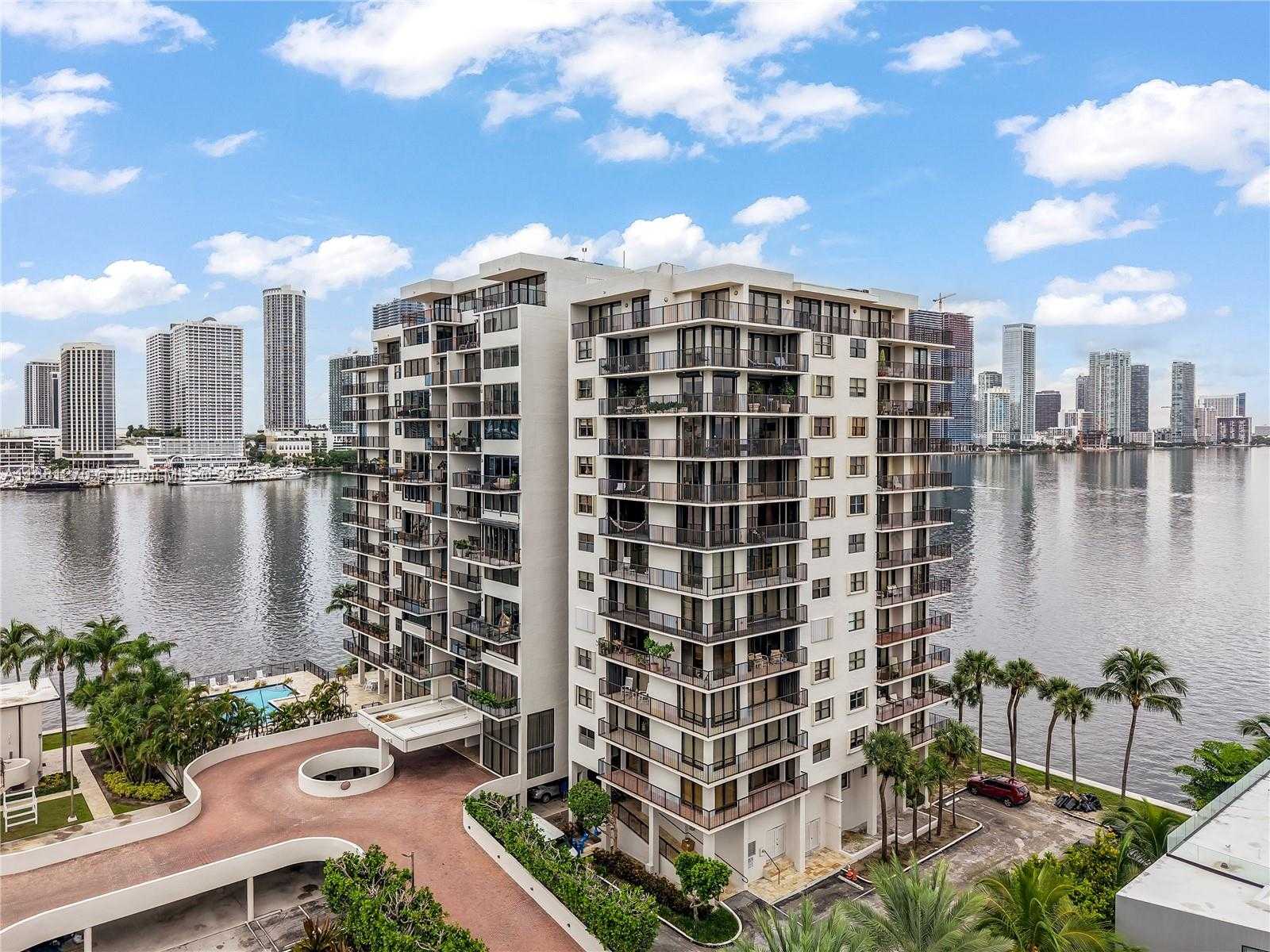 Small Image of 801 NORTH VENETIAN DR #1002, Miami Number 38