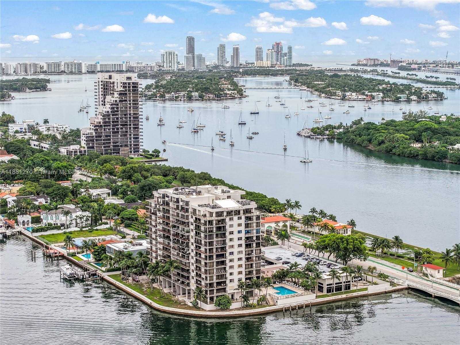 Small Image of 801 NORTH VENETIAN DR #1002, Miami Number 4