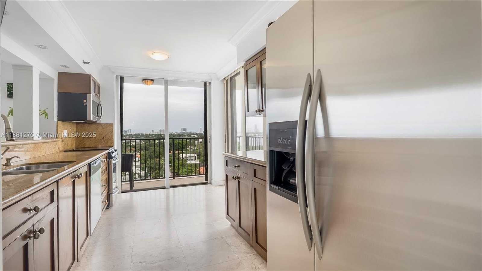 Small Image of 801 NORTH VENETIAN DR #1002, Miami Number 9