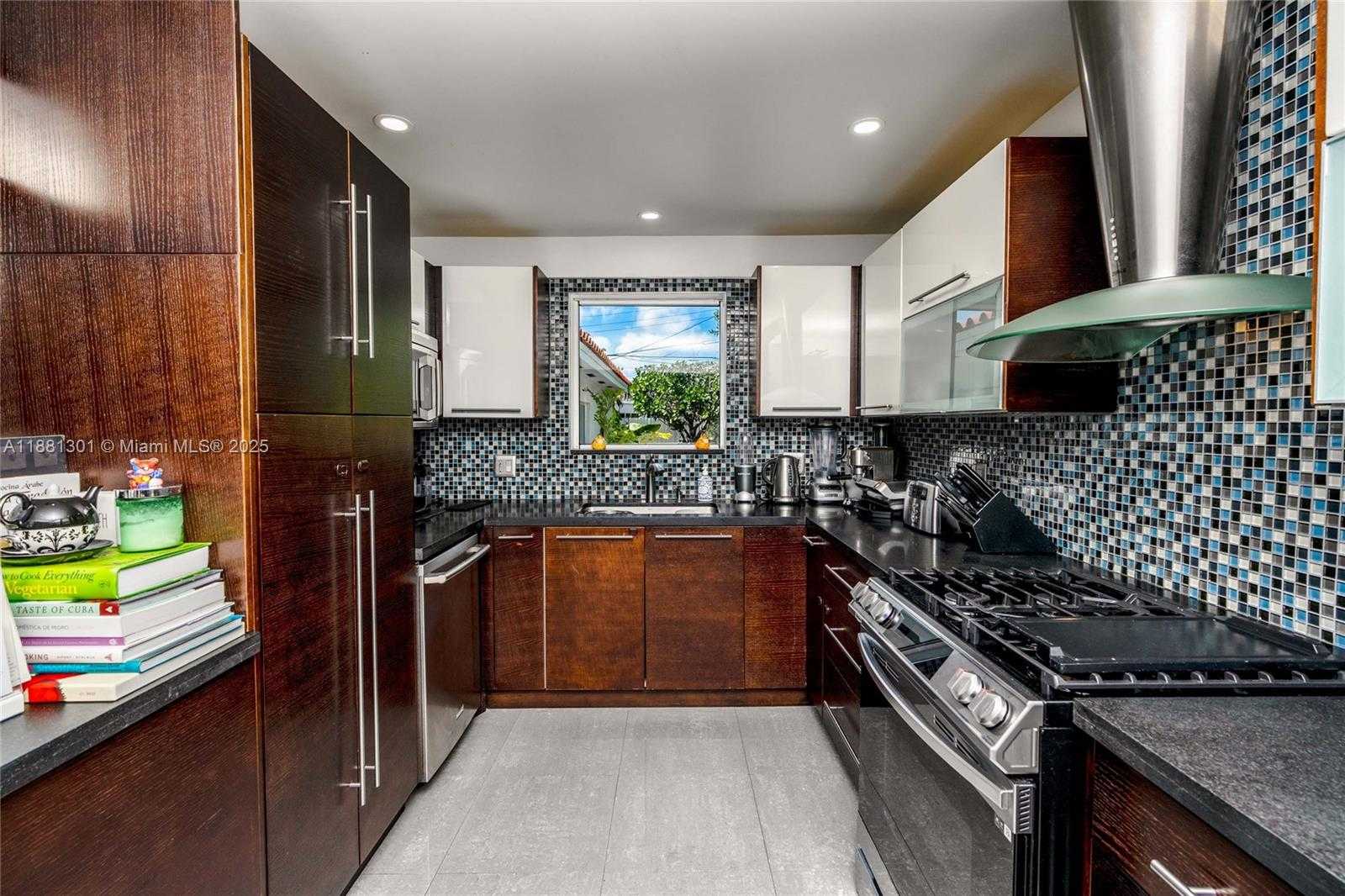 Small Image of 1360 SOUTH WEST 16TH ST, Miami Number 12