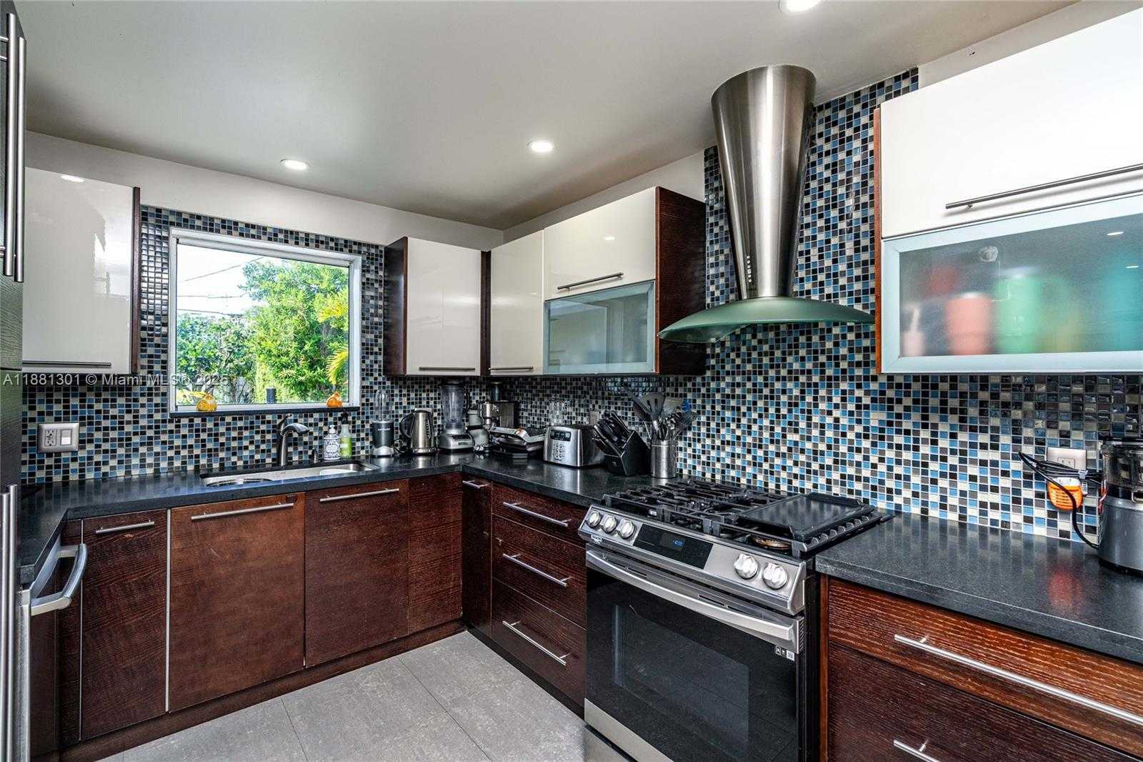 Small Image of 1360 SOUTH WEST 16TH ST, Miami Number 13