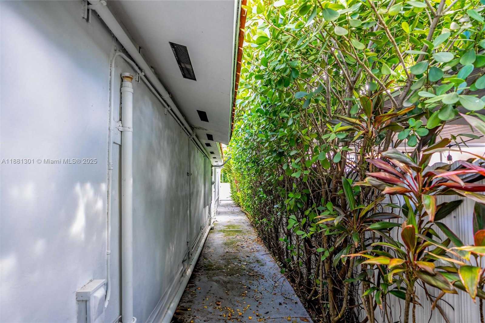 Small Image of 1360 SOUTH WEST 16TH ST, Miami Number 36