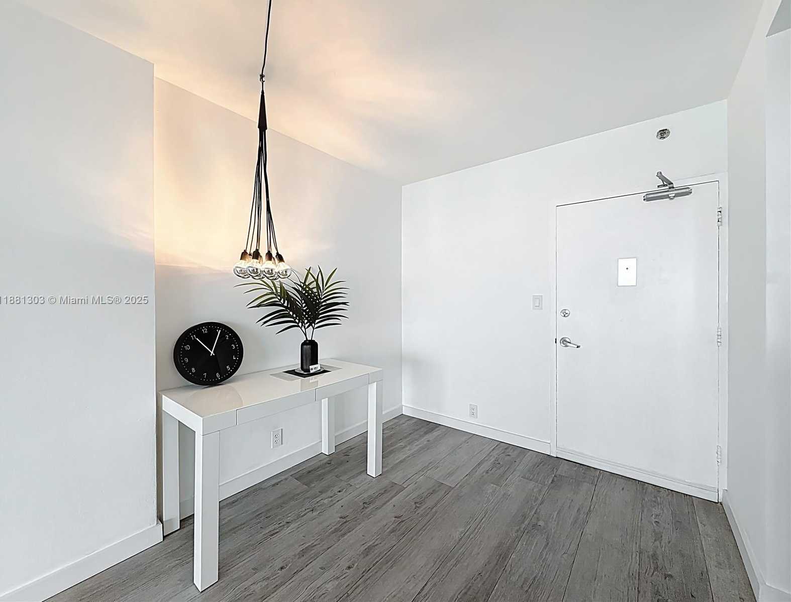 Small Image of 1000 WEST AVE #1409, Miami Beach Number 2
