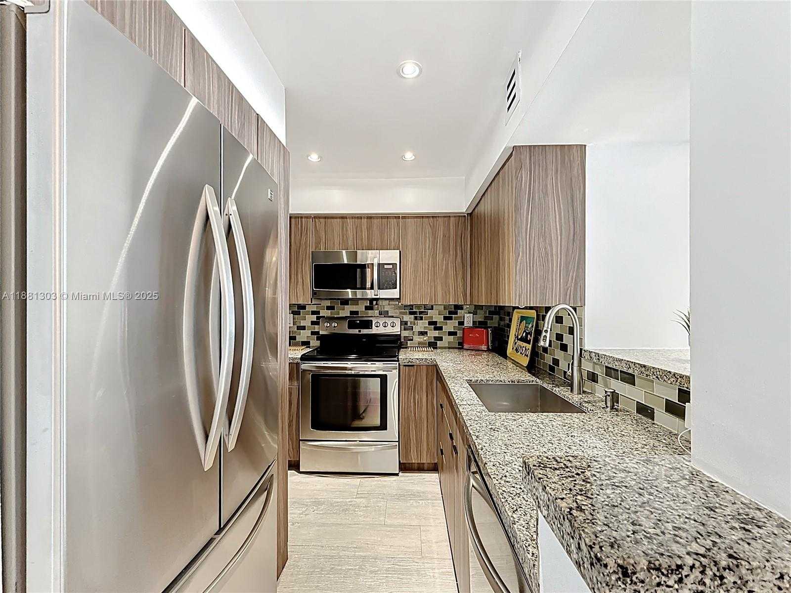 Small Image of 1000 WEST AVE #1409, Miami Beach Number 6
