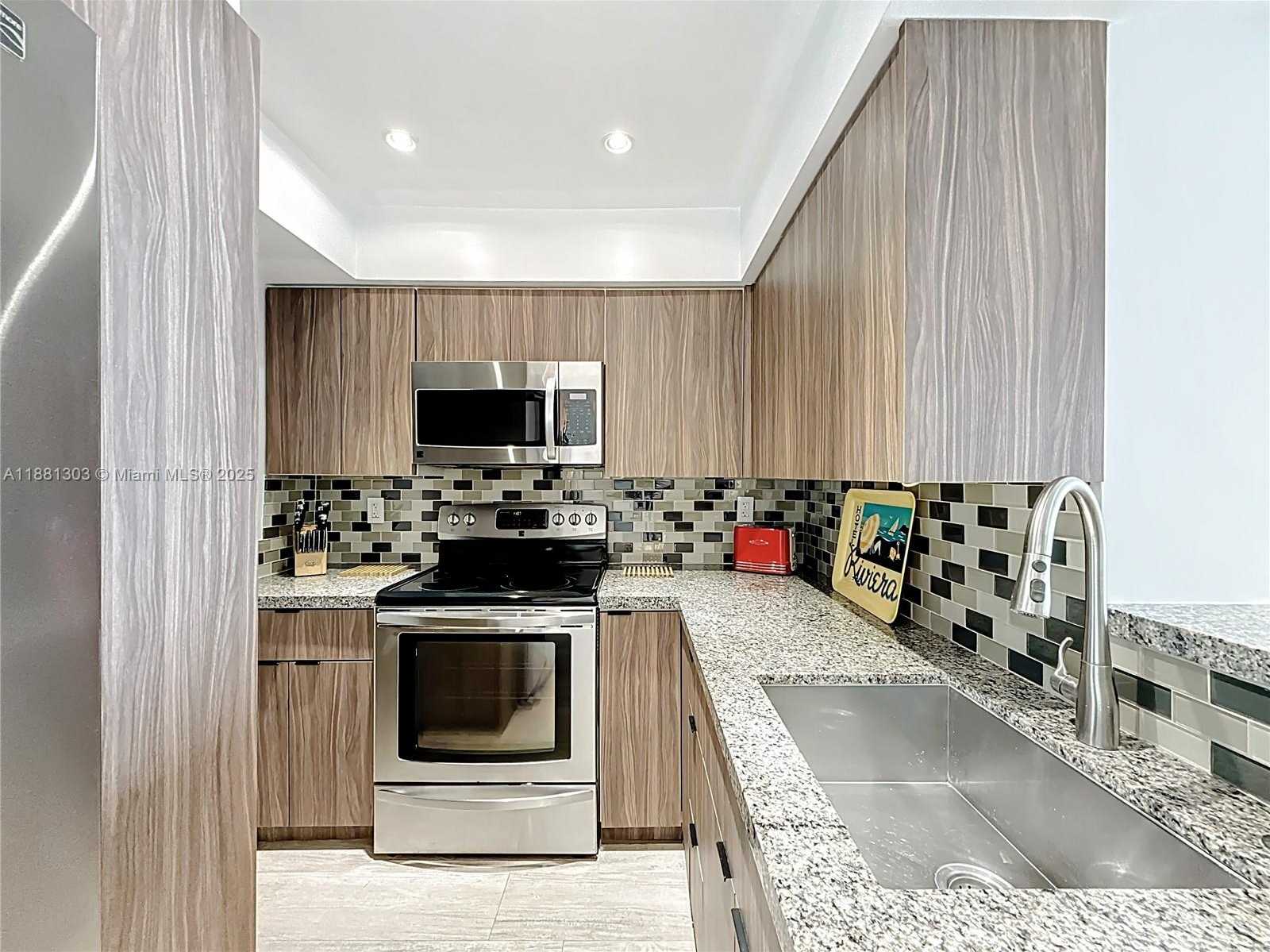 Small Image of 1000 WEST AVE #1409, Miami Beach Number 7