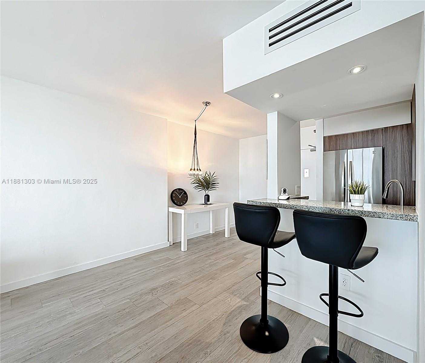 Small Image of 1000 WEST AVE #1409, Miami Beach Number 9