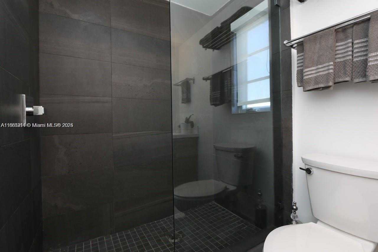 Small Image of 1450 MERIDIAN AVE #206, Miami Beach Number 12