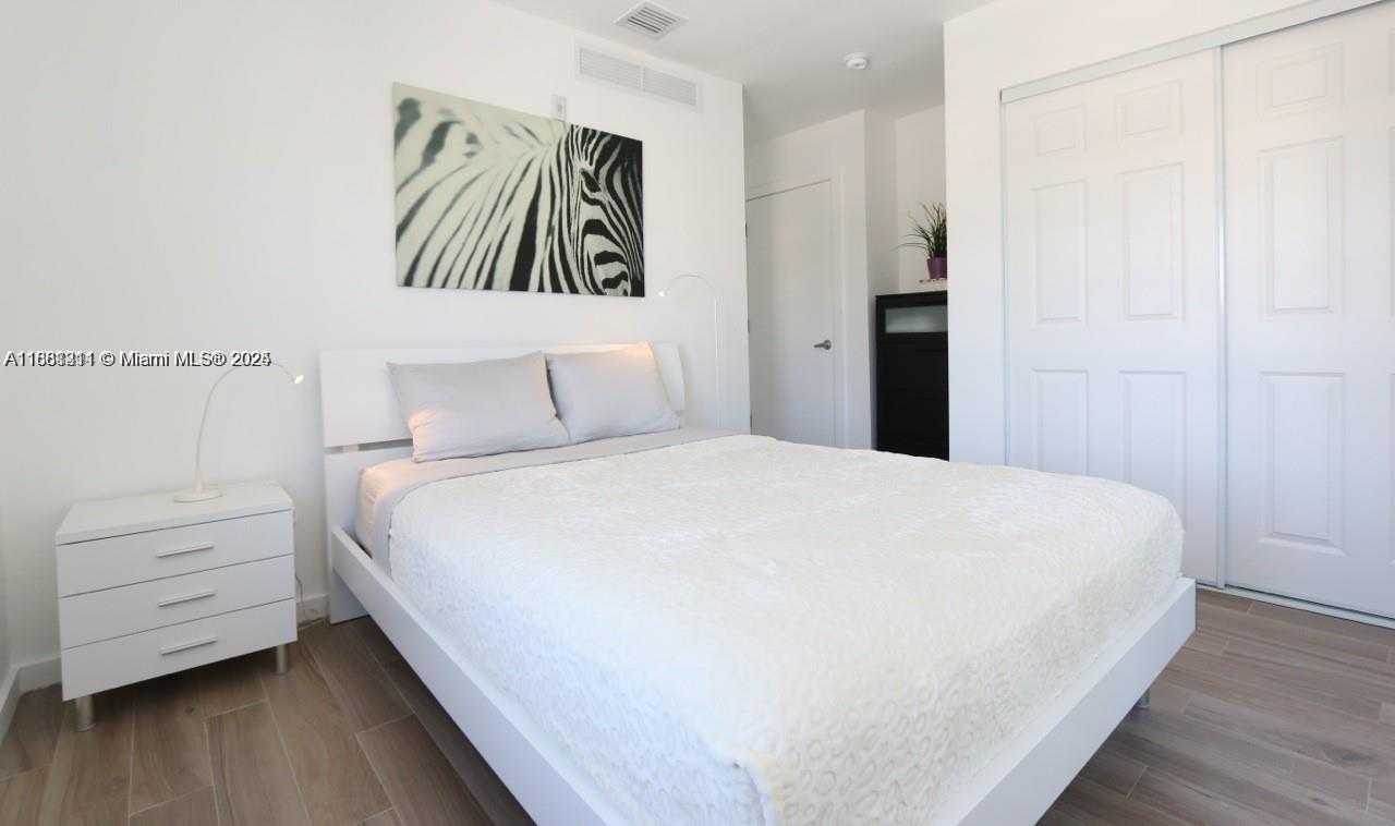 Small Image of 1450 MERIDIAN AVE #206, Miami Beach Number 9