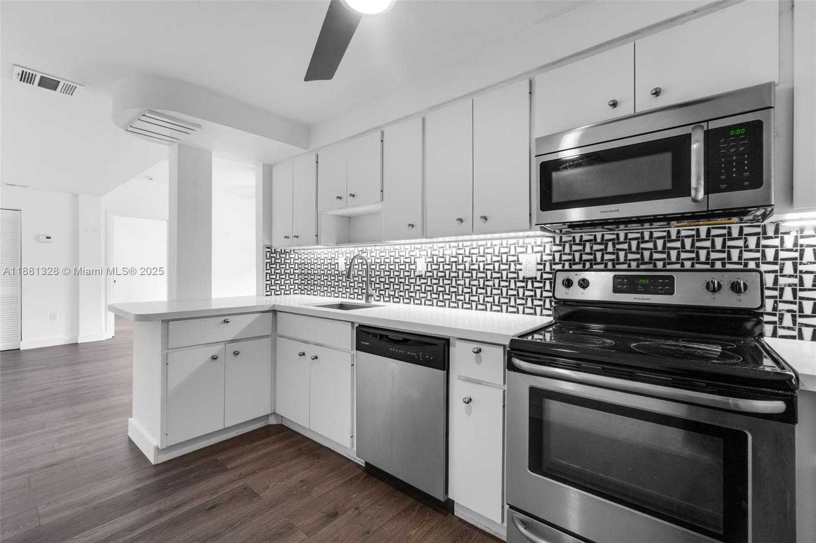 Small Image of 1051 MERIDIAN AVE #1-A, Miami Beach Number 12