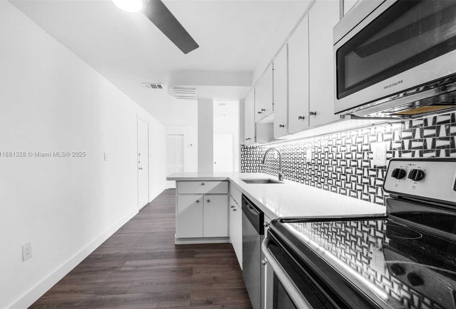Small Image of 1051 MERIDIAN AVE #1-A, Miami Beach Number 13