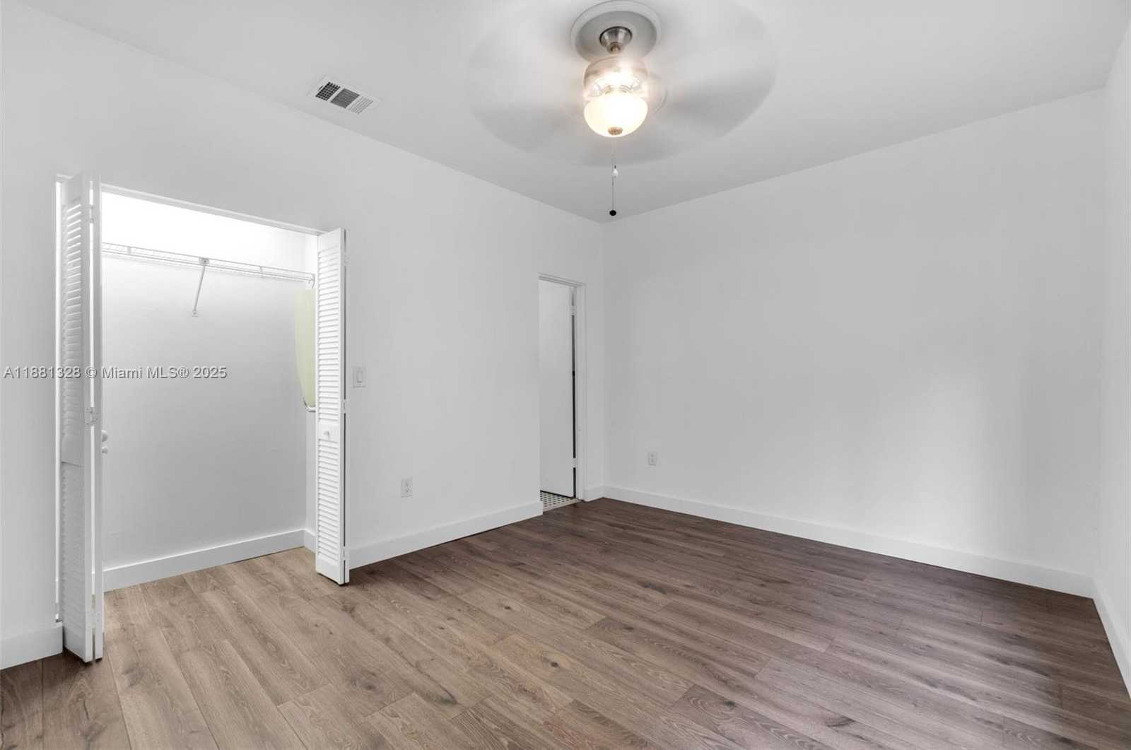 Small Image of 1051 MERIDIAN AVE #1-A, Miami Beach Number 16