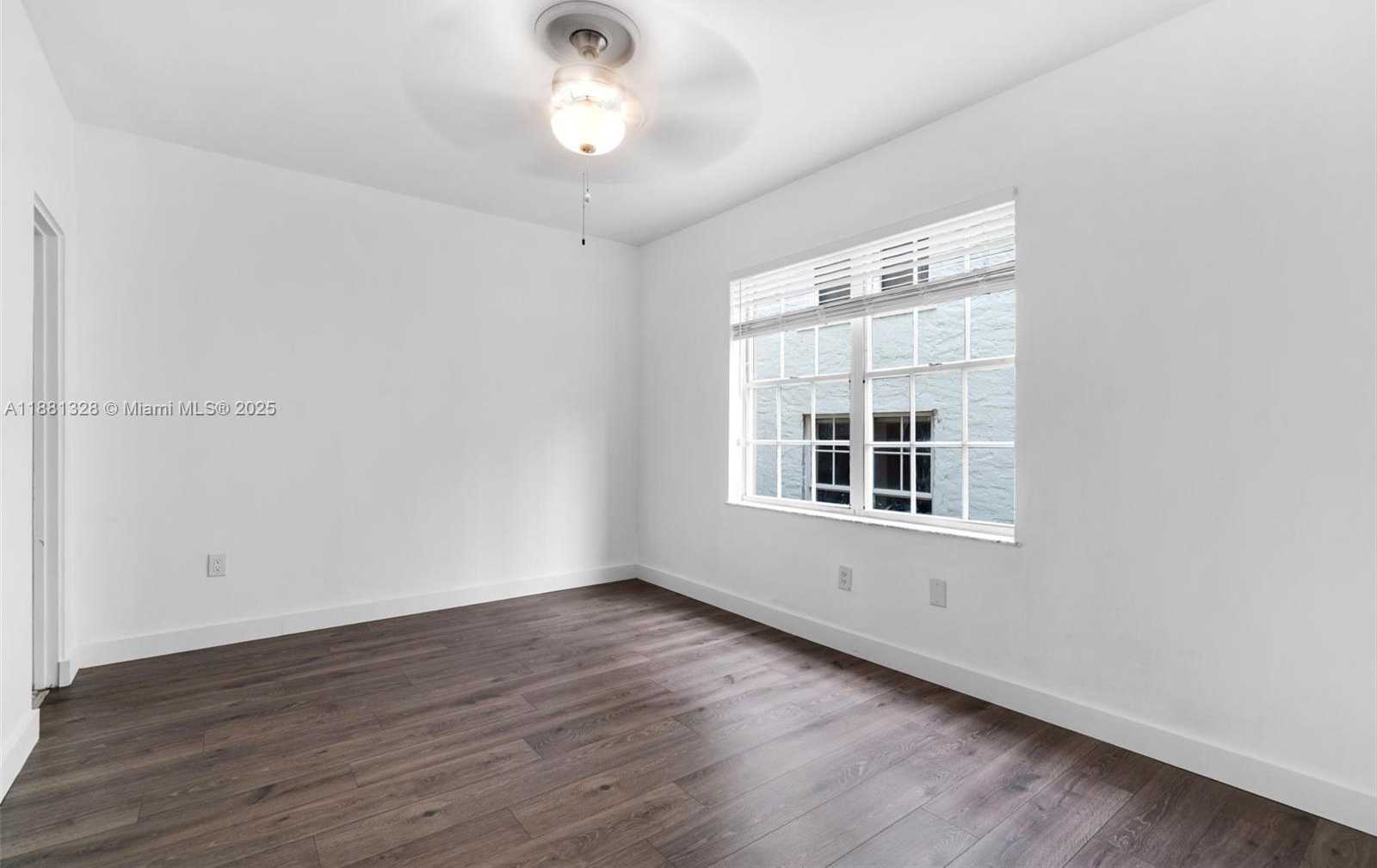 Small Image of 1051 MERIDIAN AVE #1-A, Miami Beach Number 17