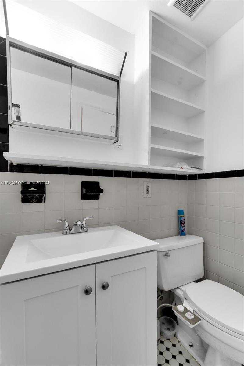Small Image of 1051 MERIDIAN AVE #1-A, Miami Beach Number 19