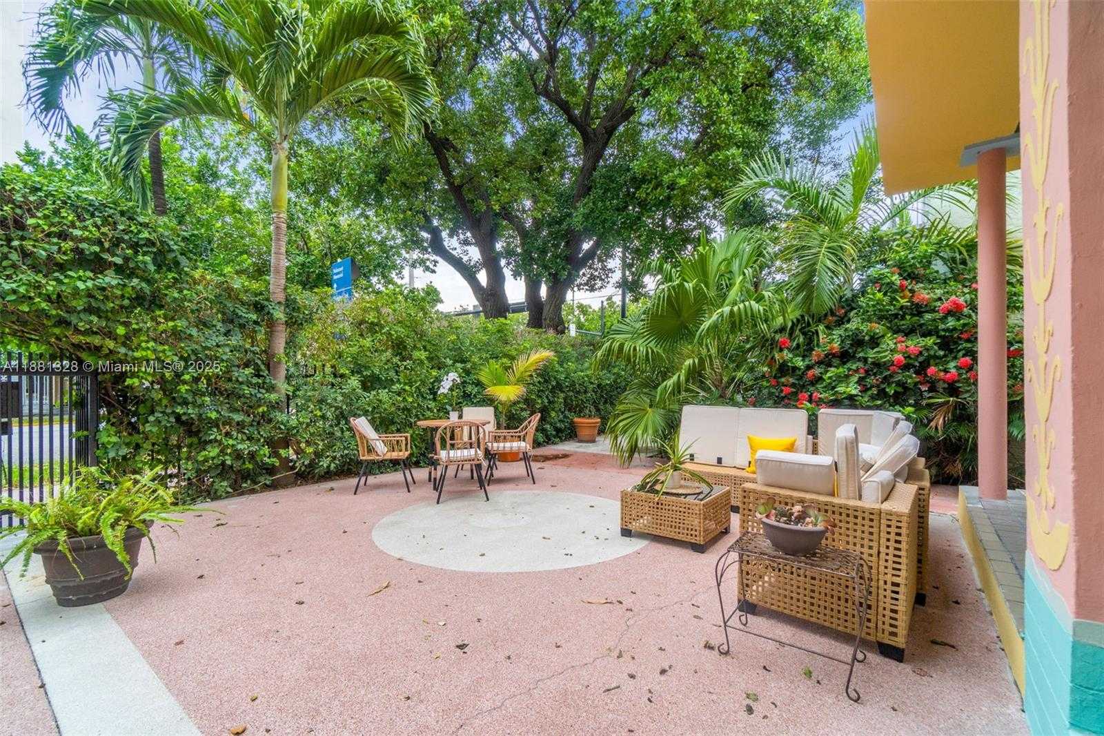 Small Image of 1051 MERIDIAN AVE #1-A, Miami Beach Number 3