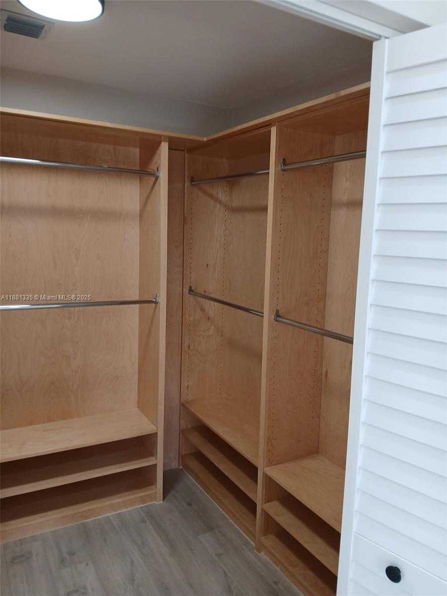 Small Image of 1065 RIVER BIRCH ST #1065, Hollywood Number 11