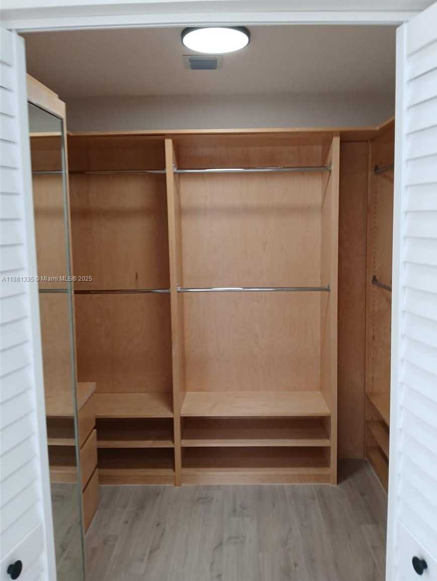 Small Image of 1065 RIVER BIRCH ST #1065, Hollywood Number 12