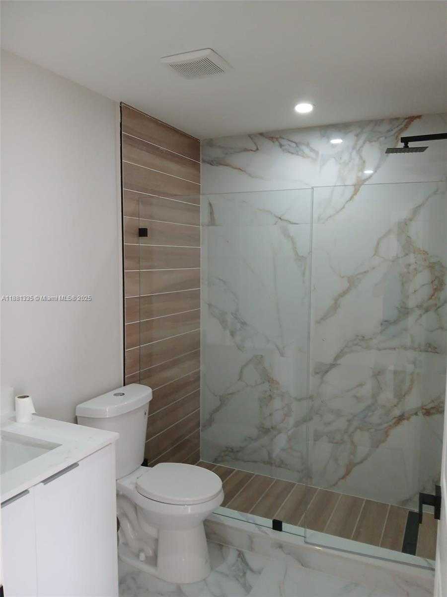 Small Image of 1065 RIVER BIRCH ST #1065, Hollywood Number 13