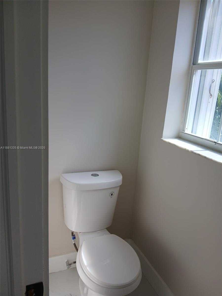 Small Image of 1065 RIVER BIRCH ST #1065, Hollywood Number 14