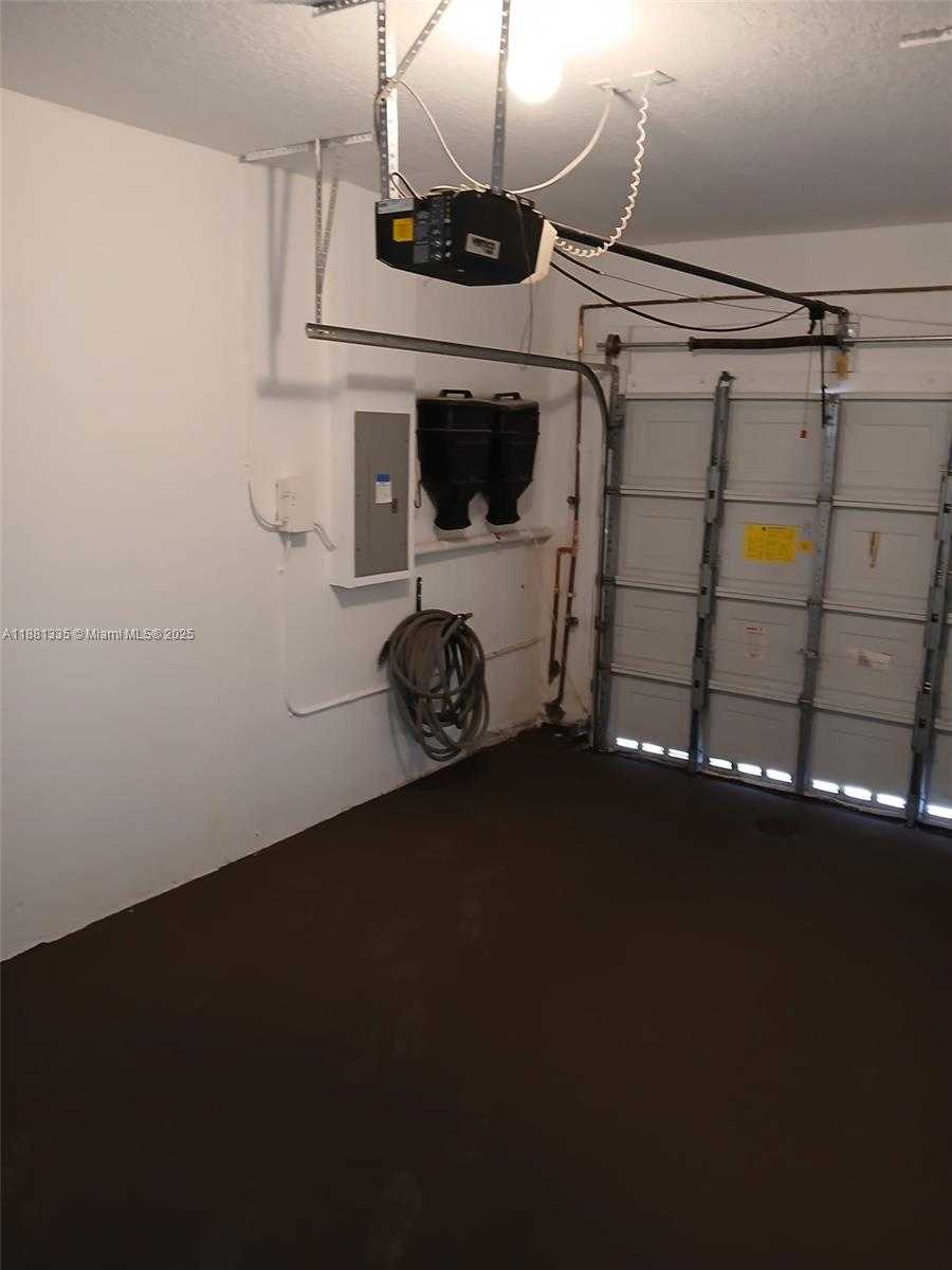 Small Image of 1065 RIVER BIRCH ST #1065, Hollywood Number 19