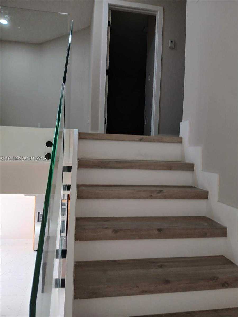 Small Image of 1065 RIVER BIRCH ST #1065, Hollywood Number 7