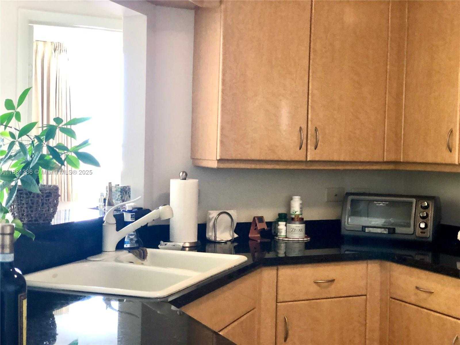 Small Image of 801 BRICKELL KEY BLVD #2707, Miami Number 10