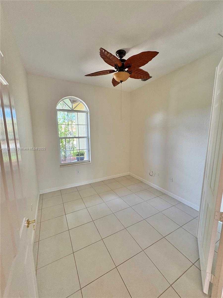 Small Image of 1925 NORTH WEST 167TH TER, Pembroke Pines Number 16
