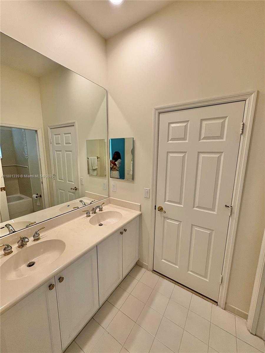 Small Image of 1925 NORTH WEST 167TH TER, Pembroke Pines Number 17