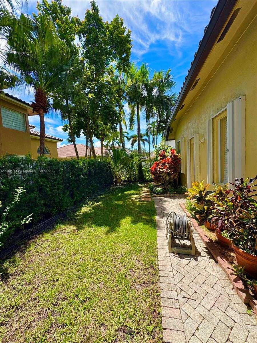 Small Image of 1925 NORTH WEST 167TH TER, Pembroke Pines Number 21