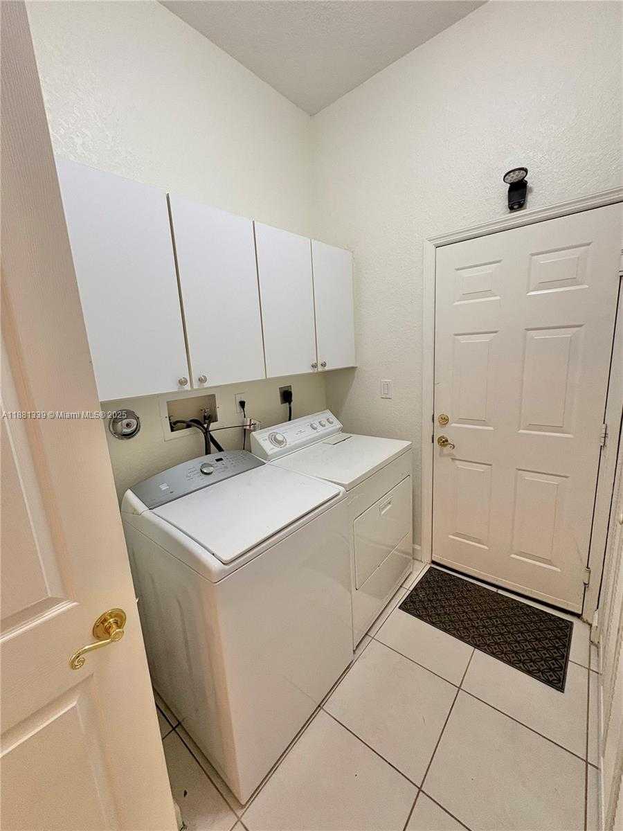 Small Image of 1925 NORTH WEST 167TH TER, Pembroke Pines Number 23