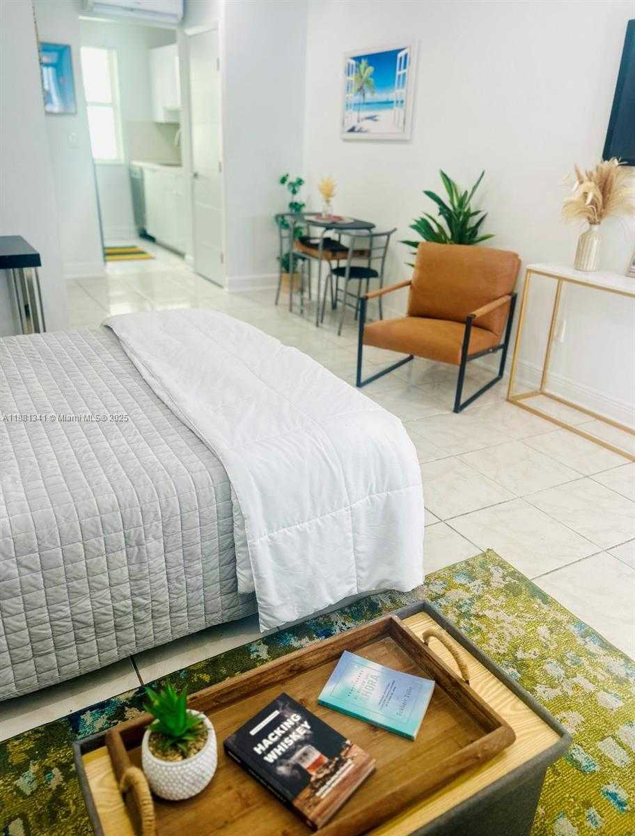 Small Image of 1011 EUCLID AVE #4, Miami Beach Number 4