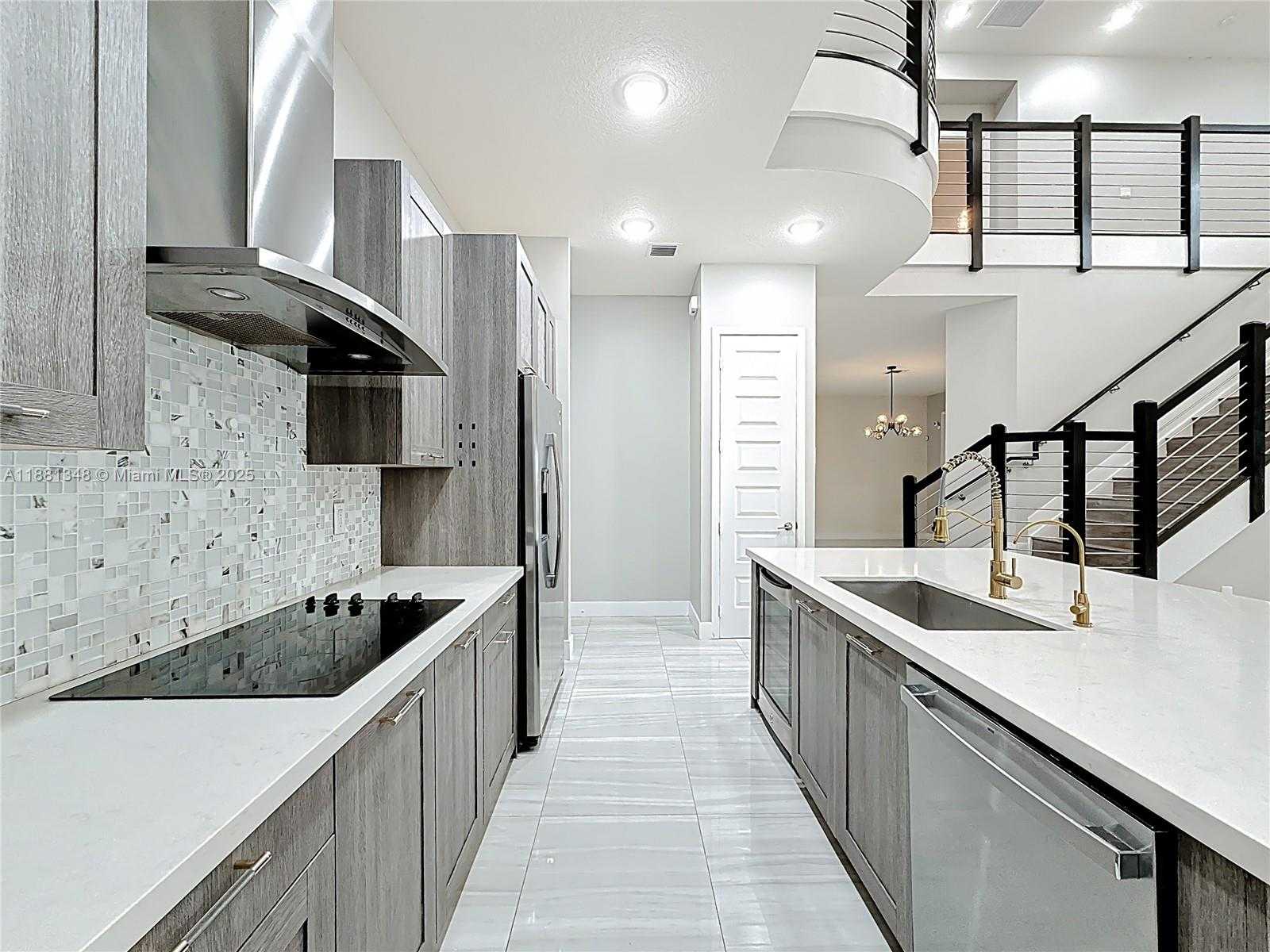 Small Image of 15530 NORTH WEST 89TH CT, Miami Lakes Number 11