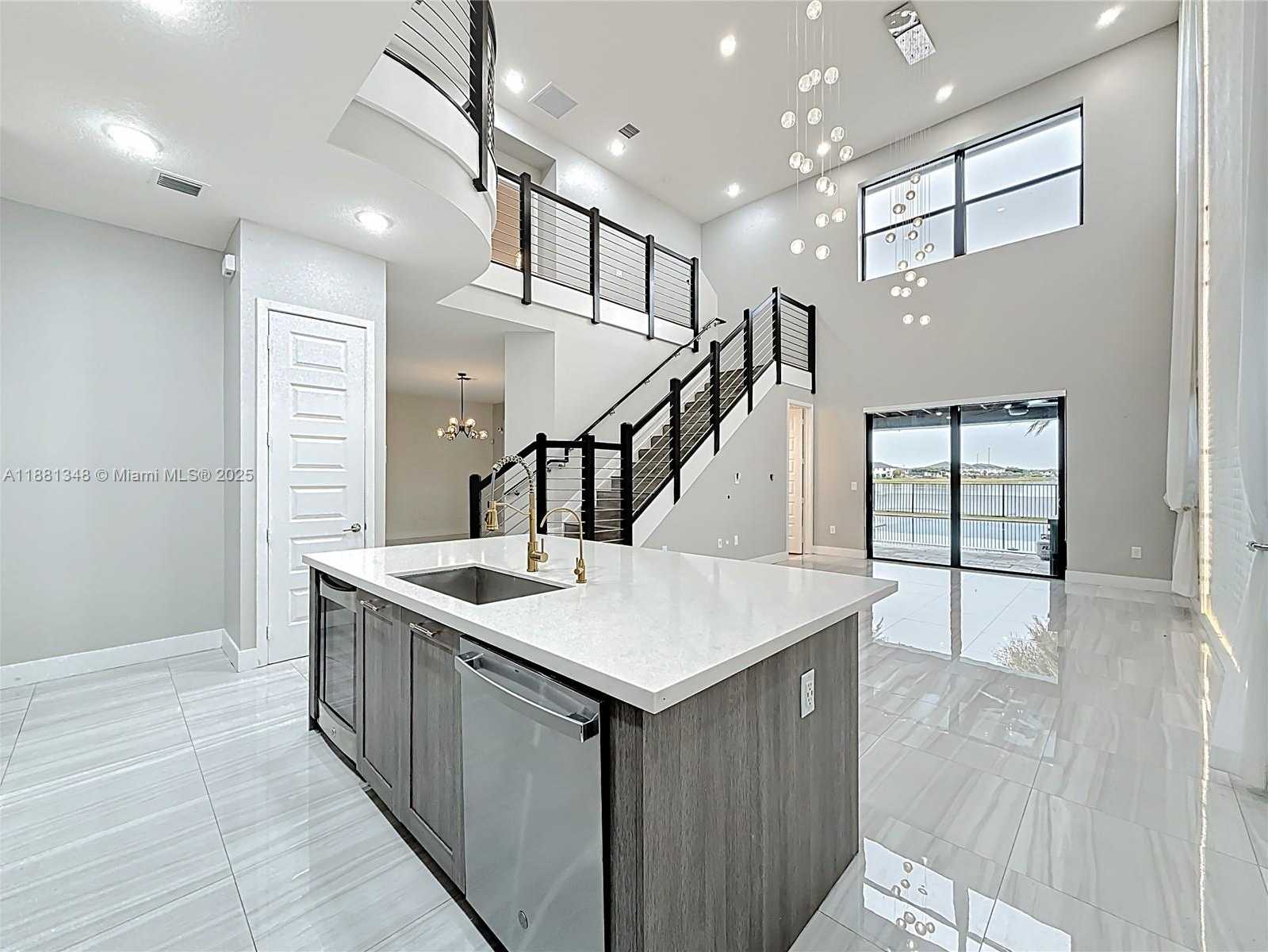 Small Image of 15530 NORTH WEST 89TH CT, Miami Lakes Number 12