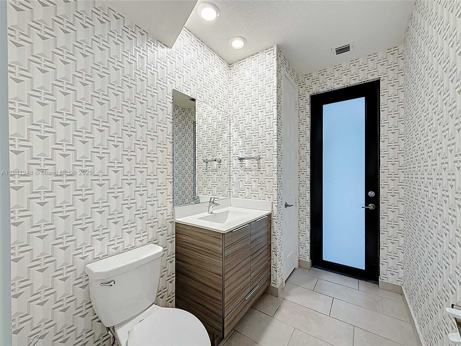 Small Image of 15530 NORTH WEST 89TH CT, Miami Lakes Number 19