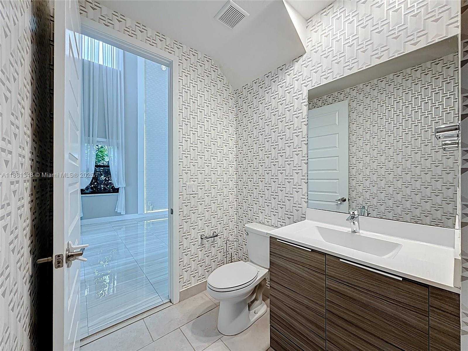 Small Image of 15530 NORTH WEST 89TH CT, Miami Lakes Number 20