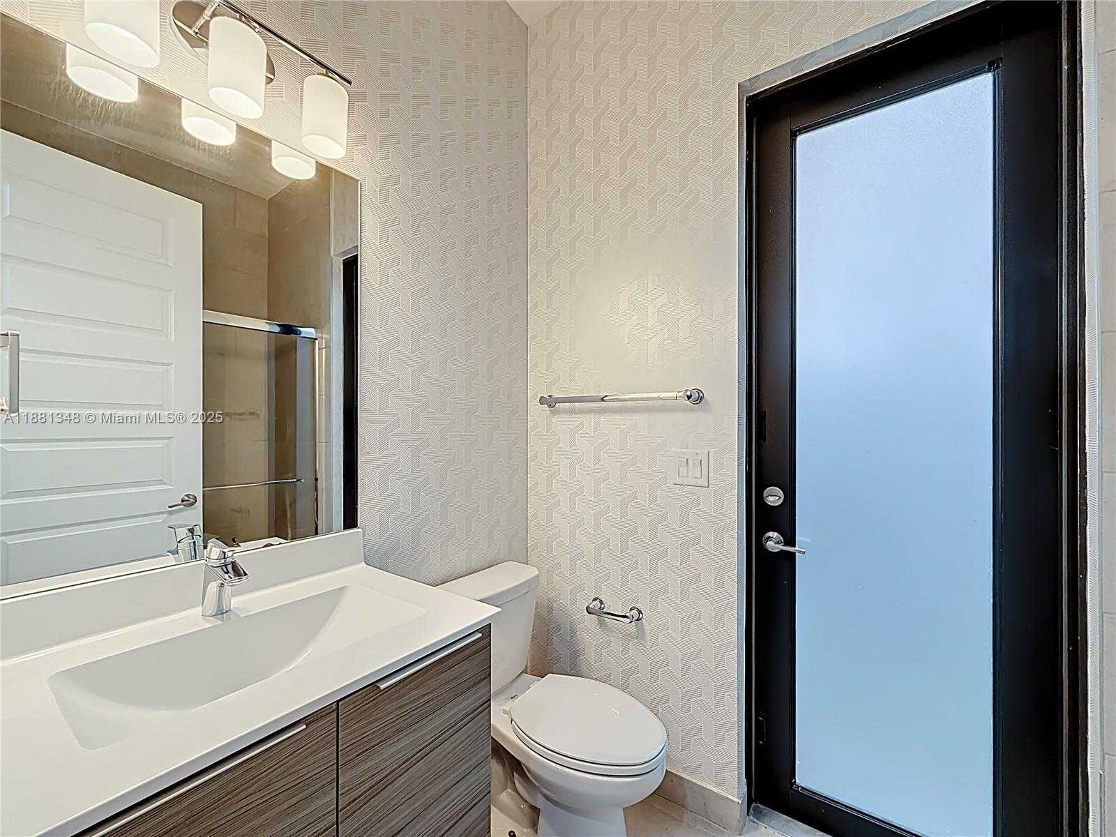 Small Image of 15530 NORTH WEST 89TH CT, Miami Lakes Number 24