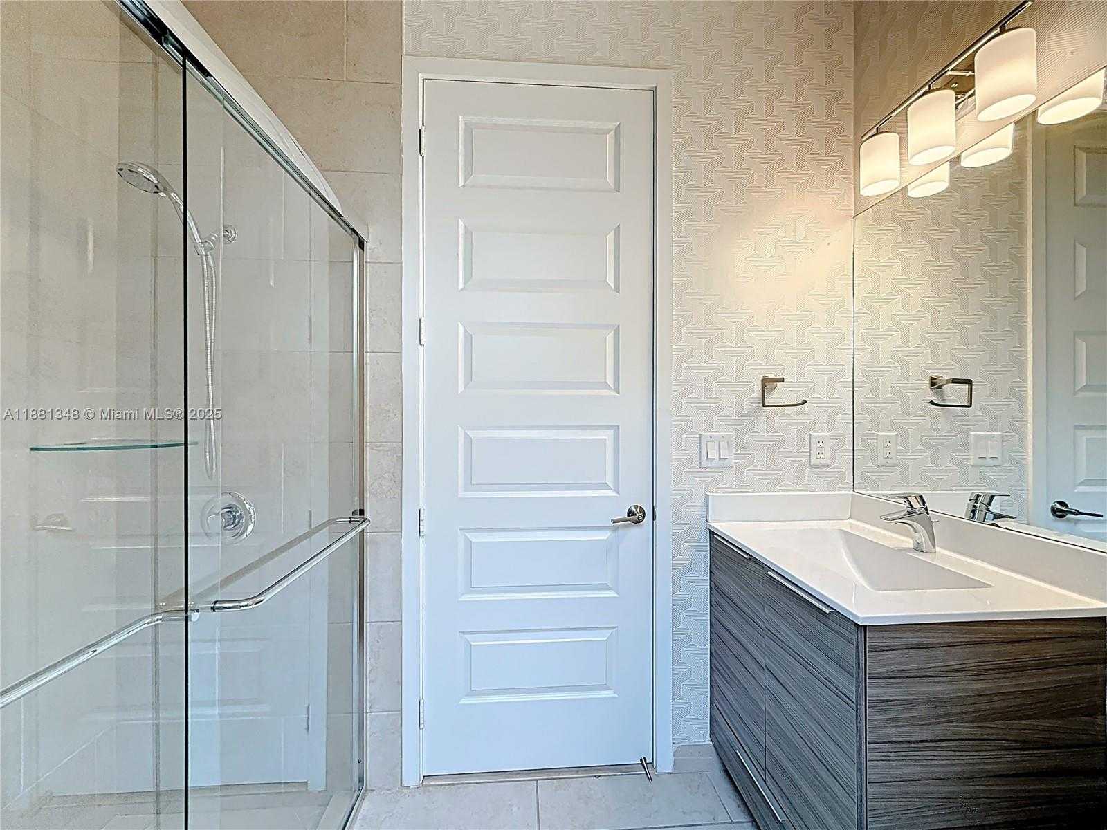 Small Image of 15530 NORTH WEST 89TH CT, Miami Lakes Number 25