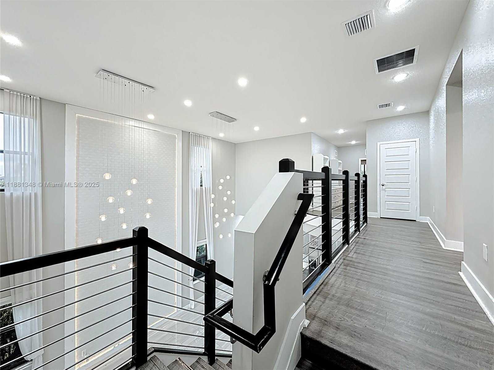 Small Image of 15530 NORTH WEST 89TH CT, Miami Lakes Number 27