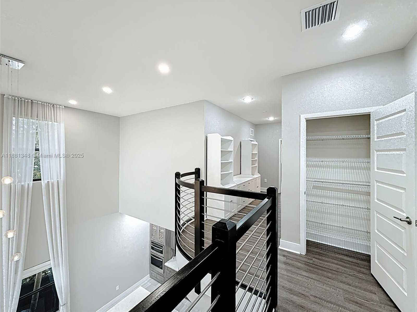 Small Image of 15530 NORTH WEST 89TH CT, Miami Lakes Number 28