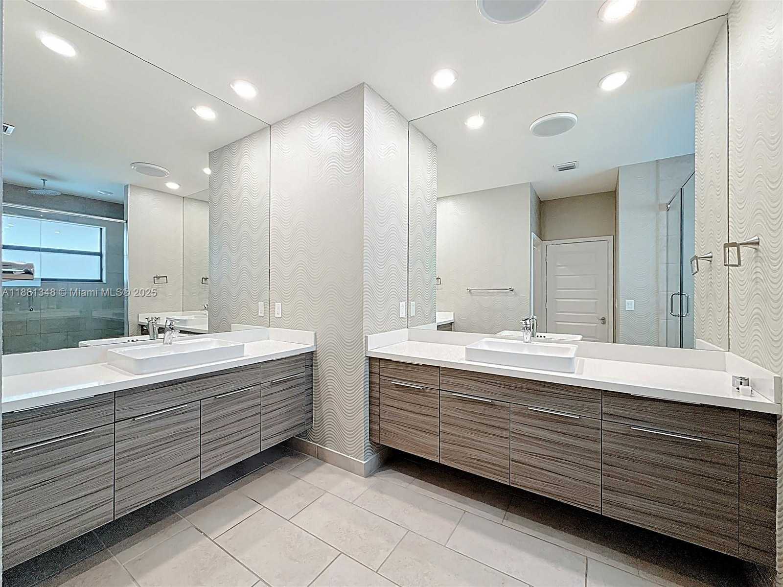 Small Image of 15530 NORTH WEST 89TH CT, Miami Lakes Number 38